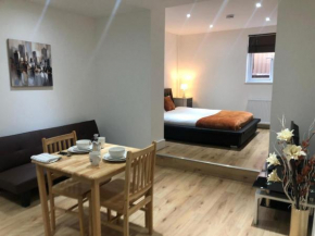 London Bermondsey 3 People Beautiful Studio